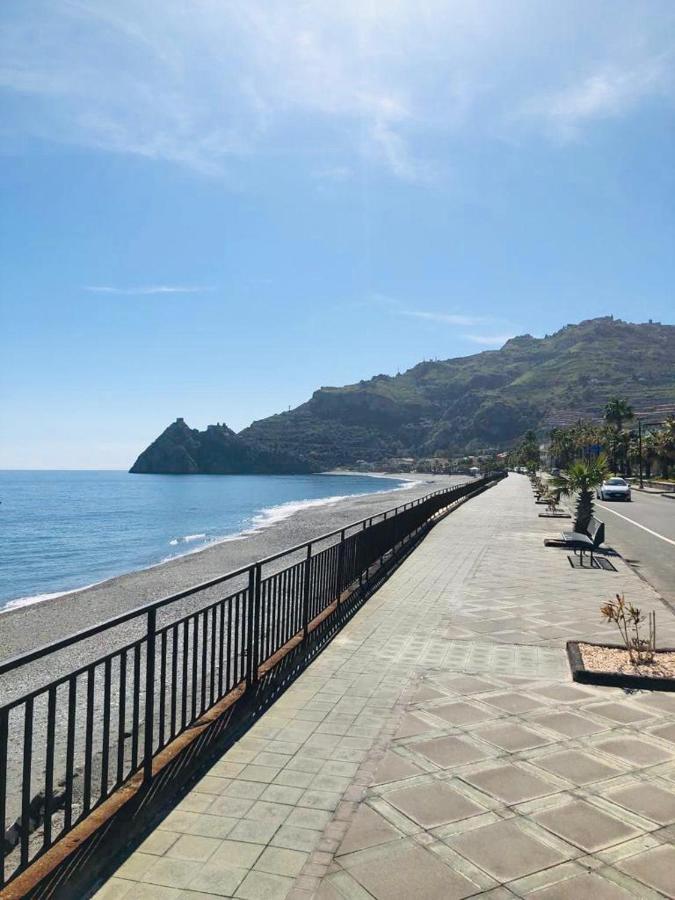 Appartamento Sul Lungomare Di S Alessio SantʼAlessio Siculo Exterior foto